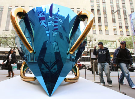 Jeff Koons blue diamond