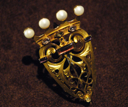 brooch