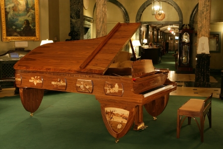 Walden Woods Art Case Piano