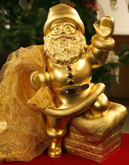 Ginza Tanaka Unveils $1,817,355 Gold Santa Claus