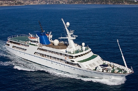 269-foot Ocean Breeze Yacht Eyes a Proud Owner