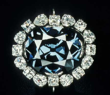 Why Hope Diamond Glows Red?