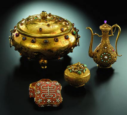 Ming-Dynasty Gold Vessel May Fetch $7.7 million at Sothebyâ€™s
