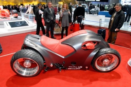 Sbarro Pendolauto Unveils Four Wheeled Motorcycle