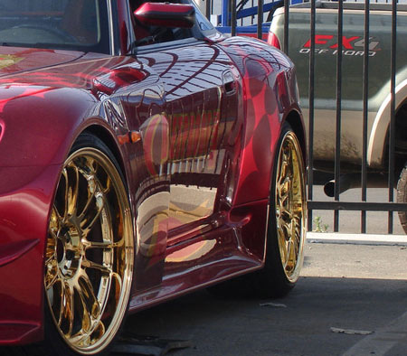 Volk Racing RE30 Wheels Comes With 24-Karat Gold Casing