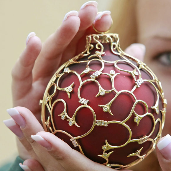 World\'s Most Expensive Christmas Bauble!, Christmas ornaments, glass ornaments, Worlds Most Expensive Christmas Bauble, Krebs Glas Lauscha, German village, Lauscha, Germany, worlds most expensive worlds-most-expensive-christmas-bauble worlds-most-expensive-christmas-bauble worlds-most-expensive-christmas-bauble
