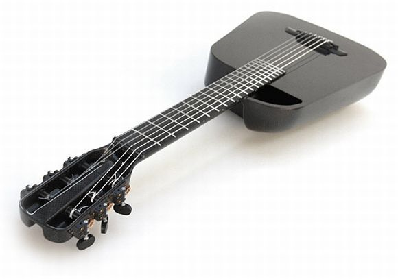 Blackbird’s Latest Melody: A Carbon Fiber Guitar with Nylon Strings!