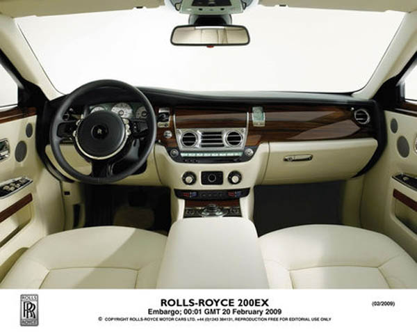 Christened Rolls Royce 200 EX it looks more casual than its previous models