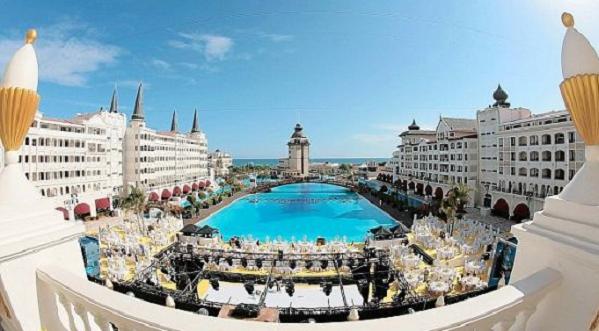 mardan palace statue