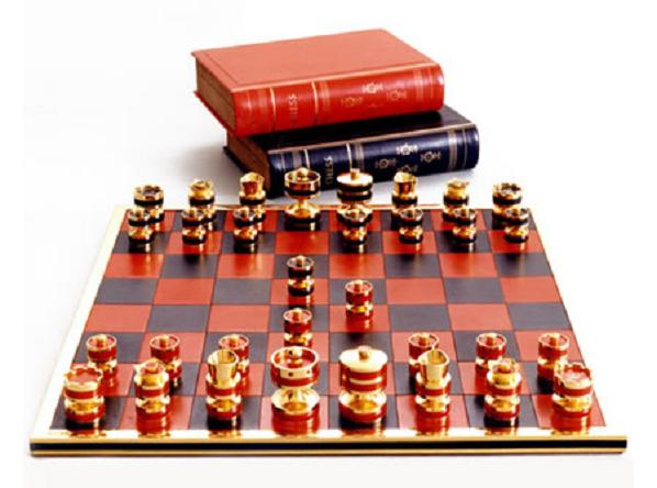 Queen_Silver_Jubilee_Chess_set