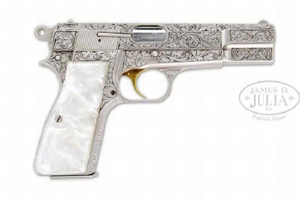 julia-firearms-auction-1