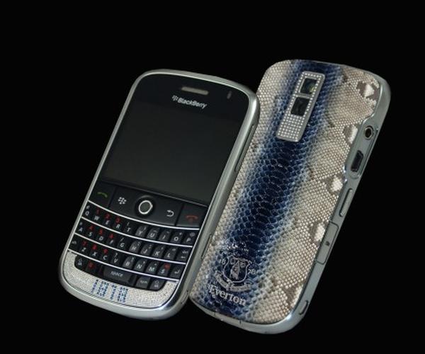 the-blackberry-royal-blue-edition-468x390