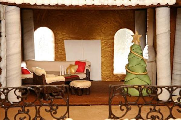 Christmas-Decoration-World-Most-Expensive-Gingerbread-House-3