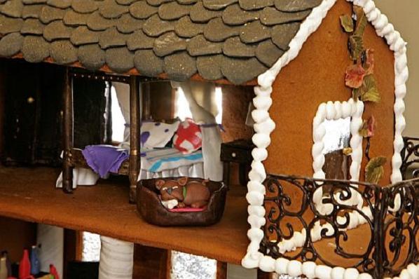 Christmas-Decoration-World-Most-Expensive-Gingerbread-House-4