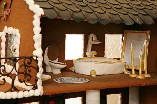 Christmas-Decoration-World-Most-Expensive-Gingerbread-House-6