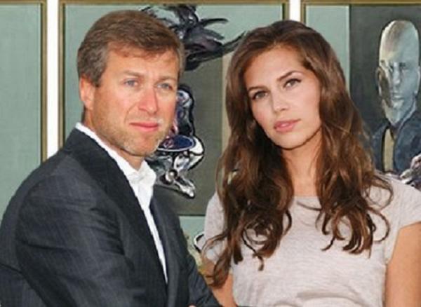 roman_abramovich_and_girlfriend_daria_zhukova_photo.jpg