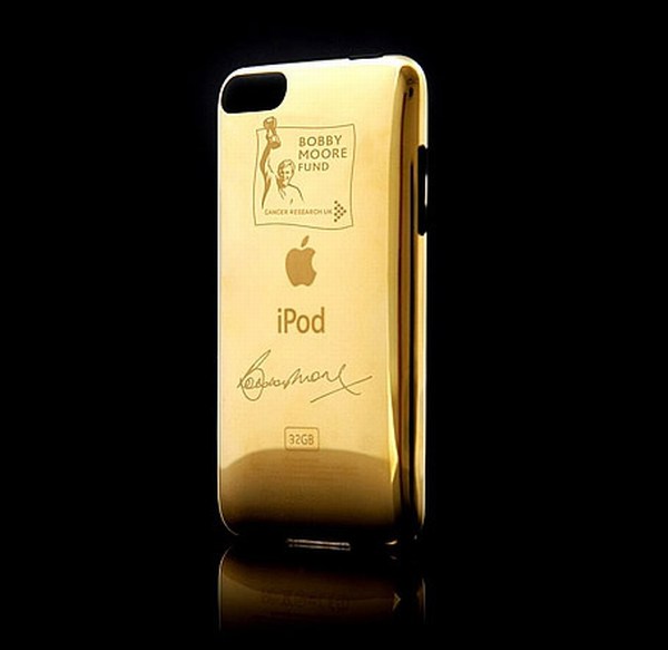 bobby Moore iPod Case1 Gold Plated iPod Touch from Gold Genie is an Ode to 