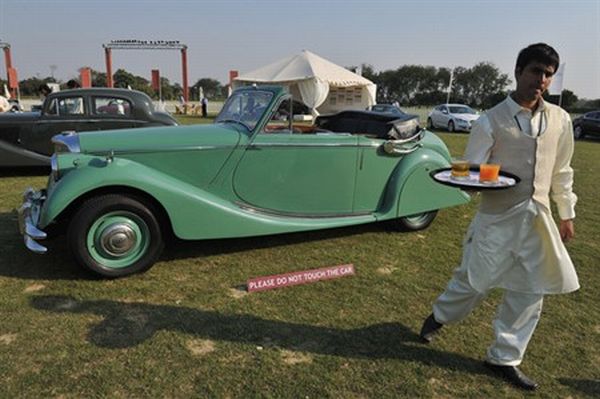 Concours dElegance 2011 2 Vintage Cars In India Get A Royal Treatment With 
