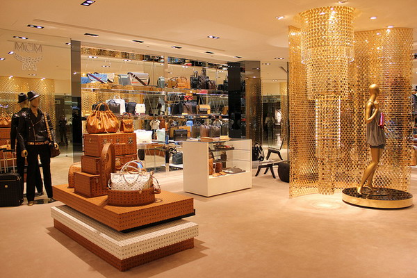 Hermès Joins Luxury Brands Reporting Chinese Recovery  French luxury  brands, Luxury branding, Shop front design