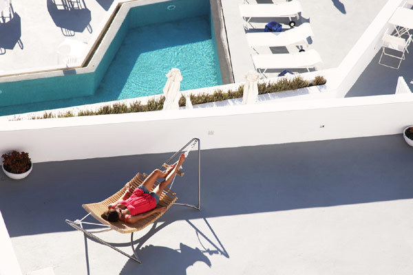 Adjustable foot rest La Seóra Hammock Provides the Comfort of Both a Hammock and an Armchair