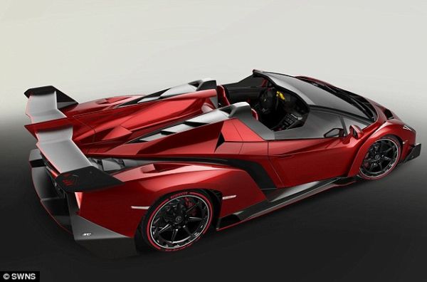 The Lamborghini Veneno Roadster 2