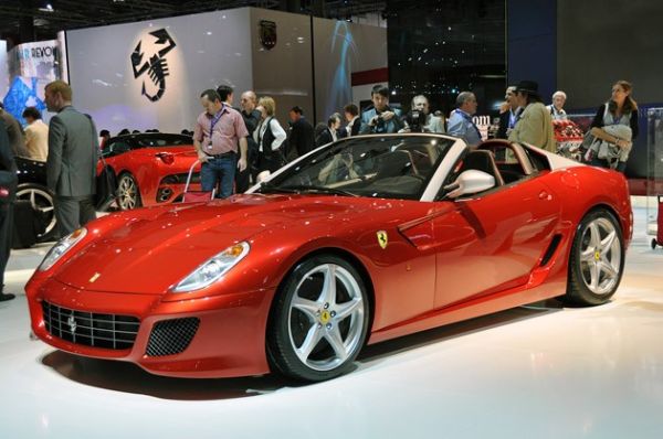 Ferrari Plans a Club to Ensure better Access to Ferrari Collectors for ...
